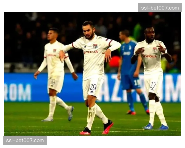 里昂后卫伤愈归队，球队预计将恢复标志性的快速反击体系