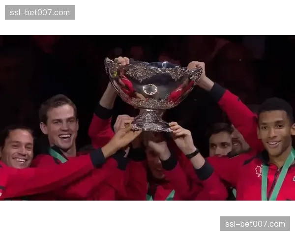 戴维斯杯:加拿大队凭借阿利亚西姆单打取胜,淘汰英国队 戴维斯杯:加拿大队凭借阿利亚西姆单打取胜,淘汰英国队