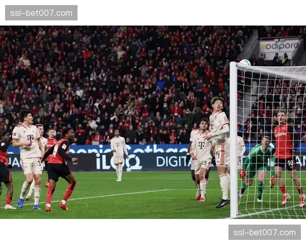 实时:勒沃库森通过连续横向传递拉扯拜仁防线,由格里马尔多首开记录 实时:勒沃库森通过连续横向传递拉扯拜仁防线,由格里马尔多首开记录